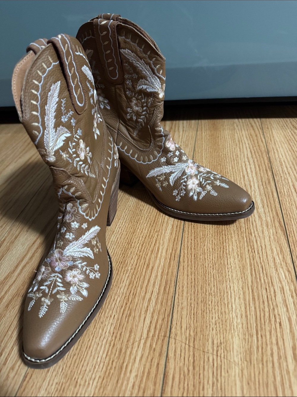 dingo Tan Floral Embroidered Western Heeled Ankle Boots